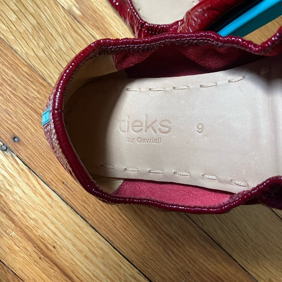Tieks by Gavrieli Ruby Red Patent Leather Flats size 9 - Picture 16 of 16